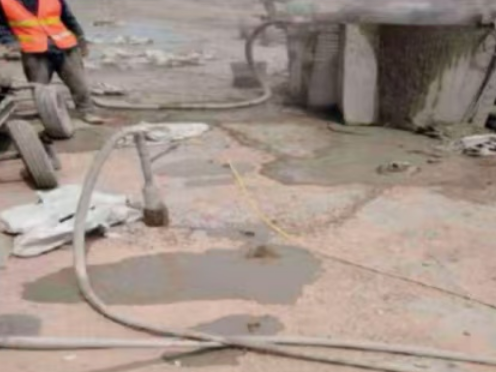 哈巴河水泥混凝土路面板底注浆技术 路面脱空注浆整治方案